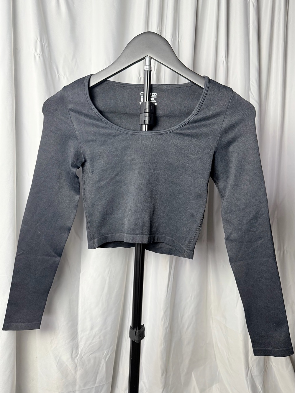 OQQ Seamless Long‑Sleeve Crop Top – Black – Small